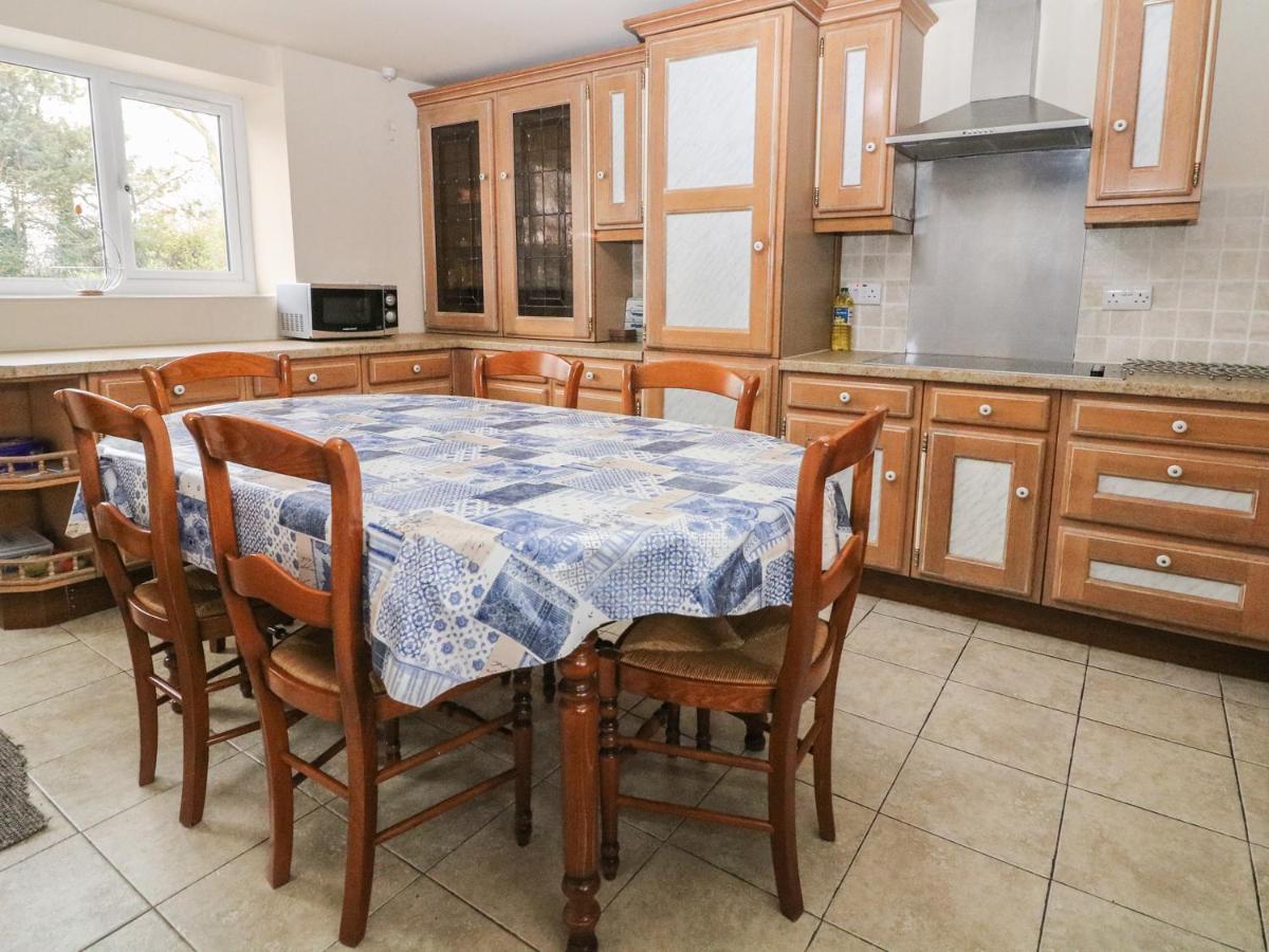 Tyn Y Parc Villa Dwyran Bagian luar foto
